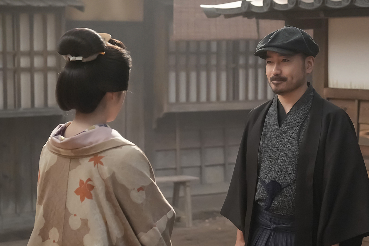 梶谷を演じる岩崎う大【写真：(C)NHK】