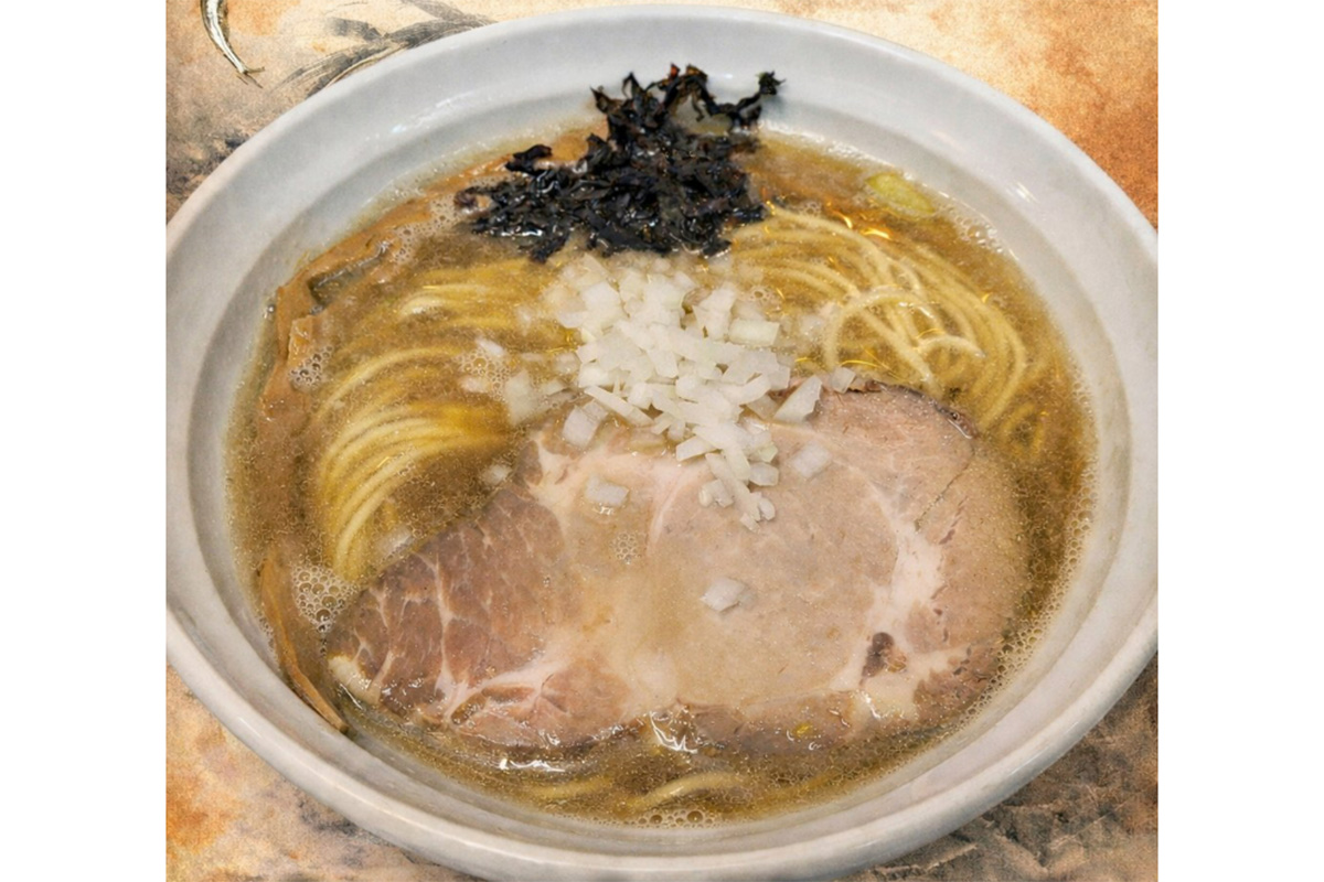 「ブチ切れそう」ラーメン店主が外国人の迷惑駐車に怒り　加害意識皆無「止める場所がないならここに止める」