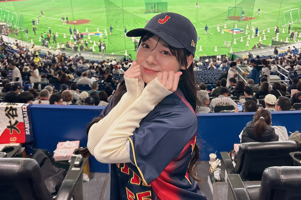 WBC現地観戦の仲村まひろが「可愛いすぎんか」　ユニ姿に注目「ここめっちゃ高い席では!?」