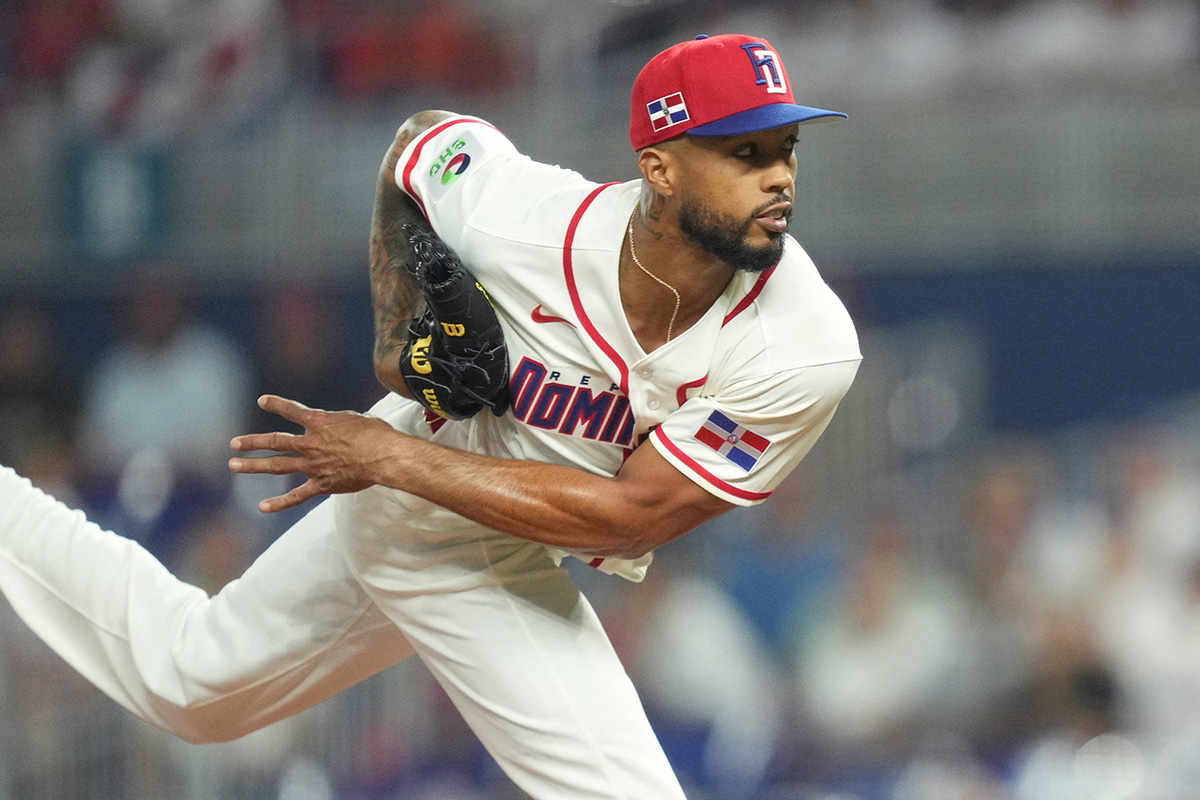 韓国―ドミニカ戦、スタンドの日本人「美女」に注目　ドミニカユニ着用「どなた」「羨ましい」