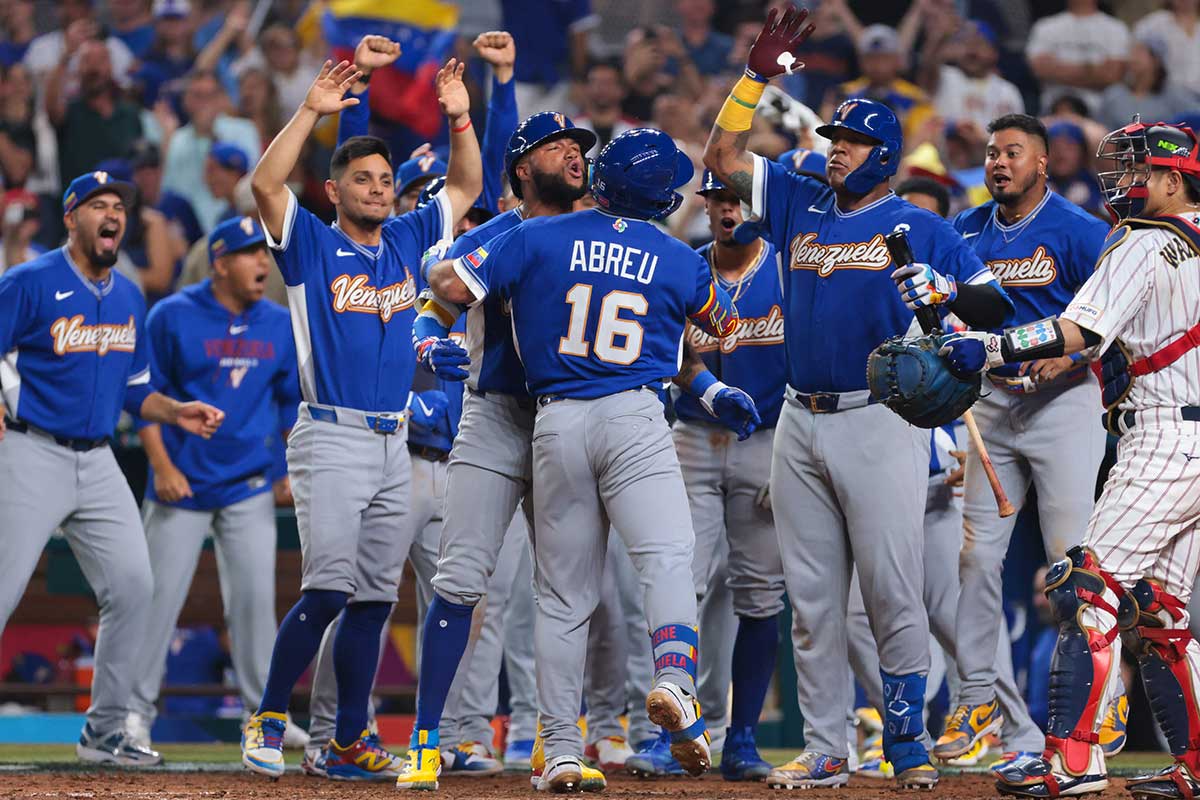 WBC日本戦、試合中に観客席でまさかの光景　「ええ？」「日本じゃ考えられない」ネット困惑