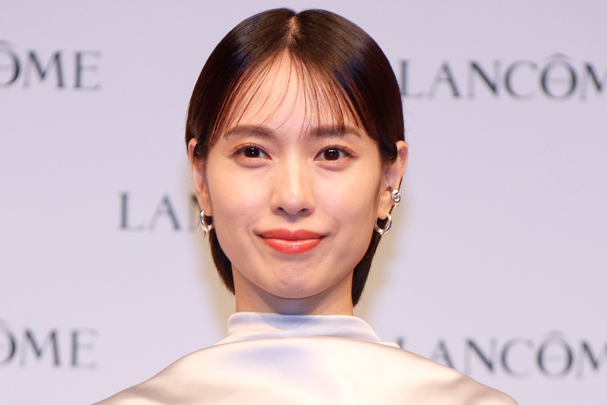 「なに、あの体型」戸田恵梨香の“抜群スタイル”にネット衝撃　ドレス姿が「顔ちっちゃ」「これは凄い」