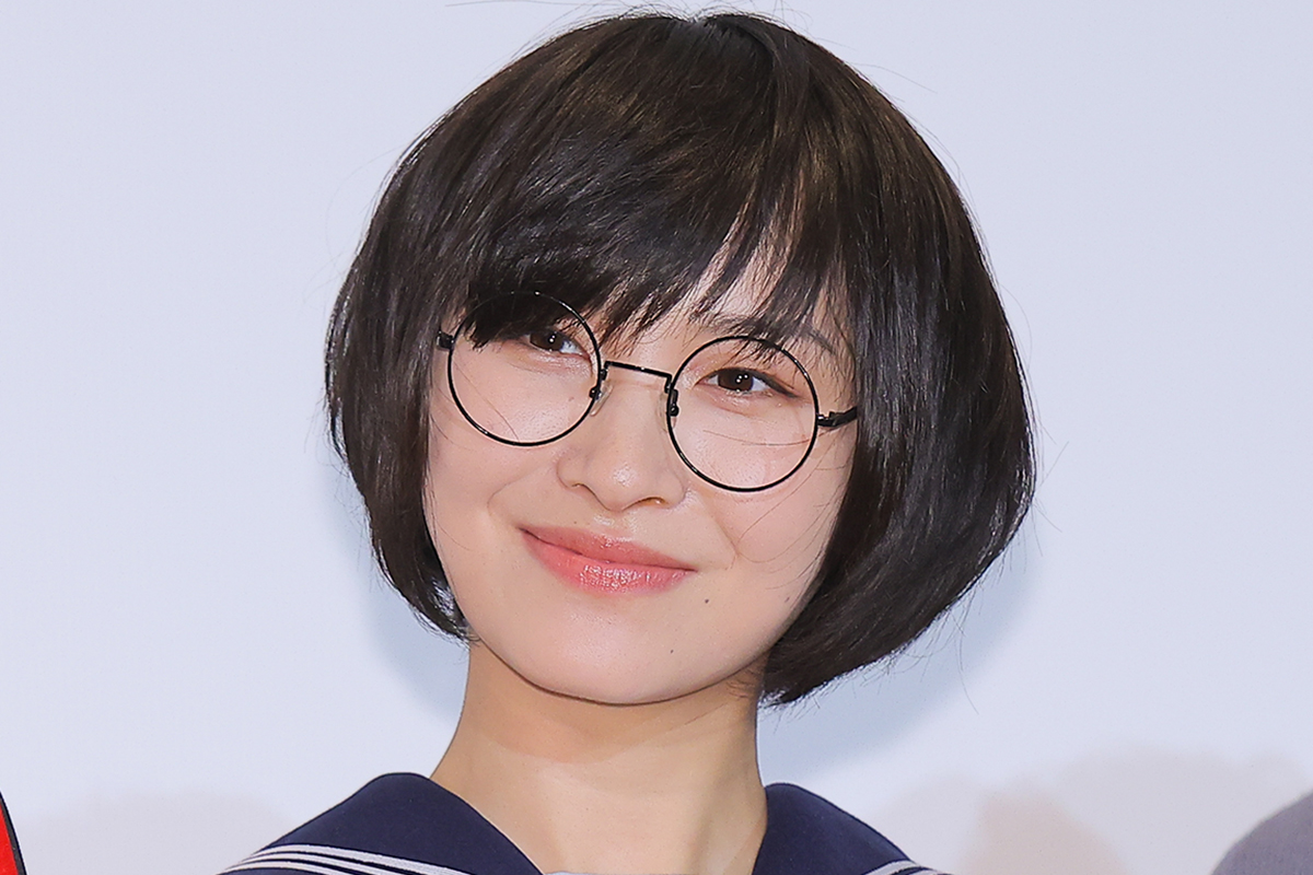 新しい学校のリーダーズSUZUKA、制服＆メガネなしが「最初分からなかった」　激変に反響止まず…裏話には「さすがで草」の声