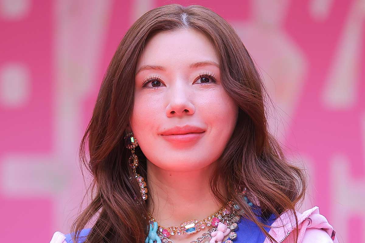 仲里依紗、銀座で日産とのコラボイベント開催　コラボラッピングカーは豹柄＆ピンク「配慮しました」