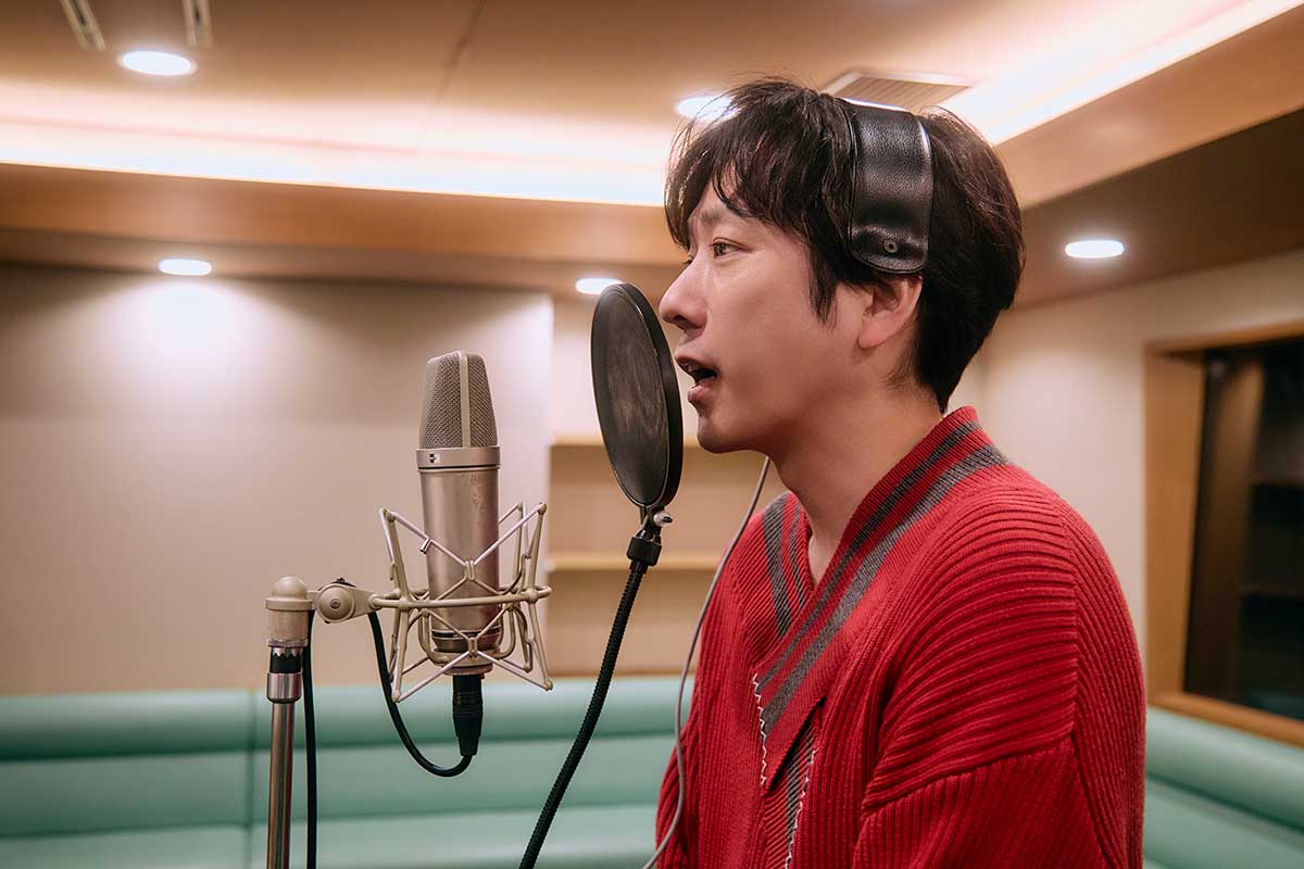 『おしり前マン～復活のおしり前帝国～』に出演する嵐・二宮和也【写真：(C)2026映画「おしり前マン」/ 谷口崇】