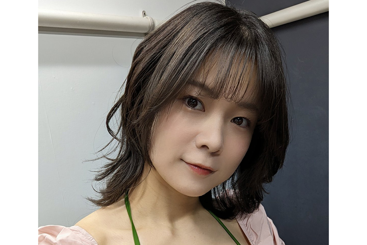 TV直撃取材からグラビアデビュー　真田まことの初セーラー服にネット歓喜「感無量」「唯一無二」