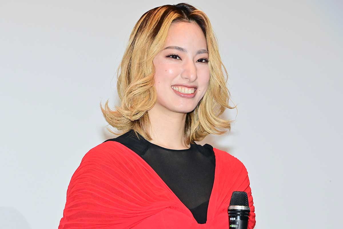 柚香光、宝塚退団後初舞台で手作り豆乳を「押し付けていました（笑）」客席登場にファン歓声