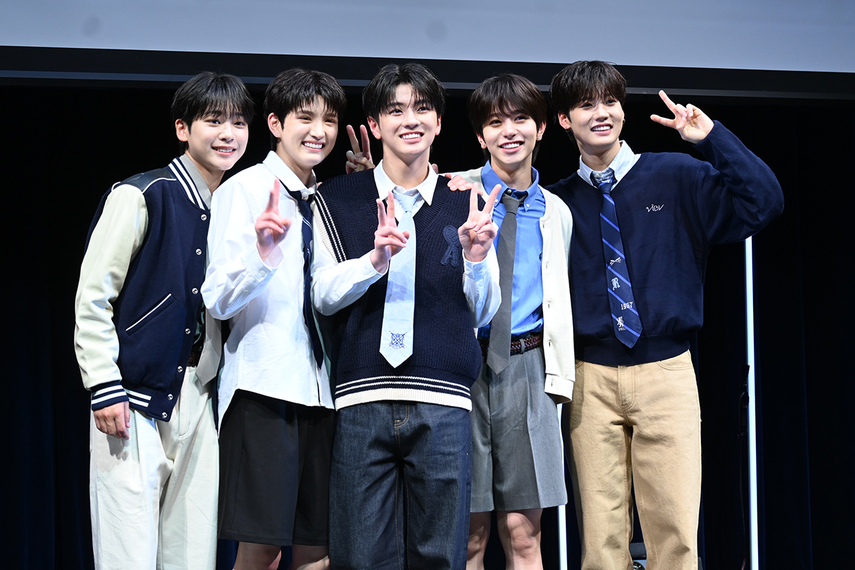 イベントに登壇したVIBYの（左から）KOTARO、IO、RENKI、AKITO、RYOHA【写真：ENCOUNT編集部】