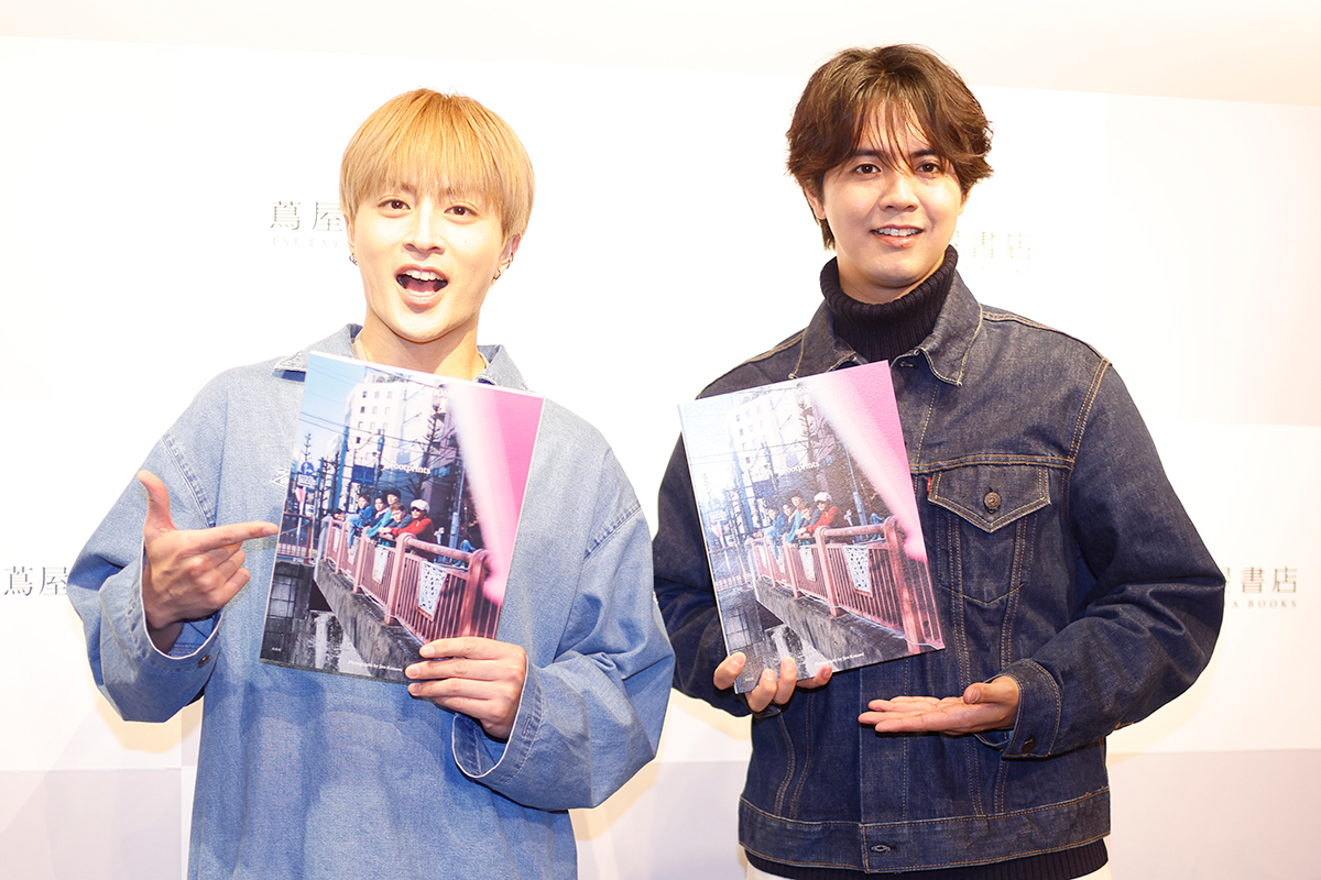 囲み取材に応じたGENERATIONS・⽩濱亜嵐（左）と⽚寄涼太【写真：ENCOUNT編集部】