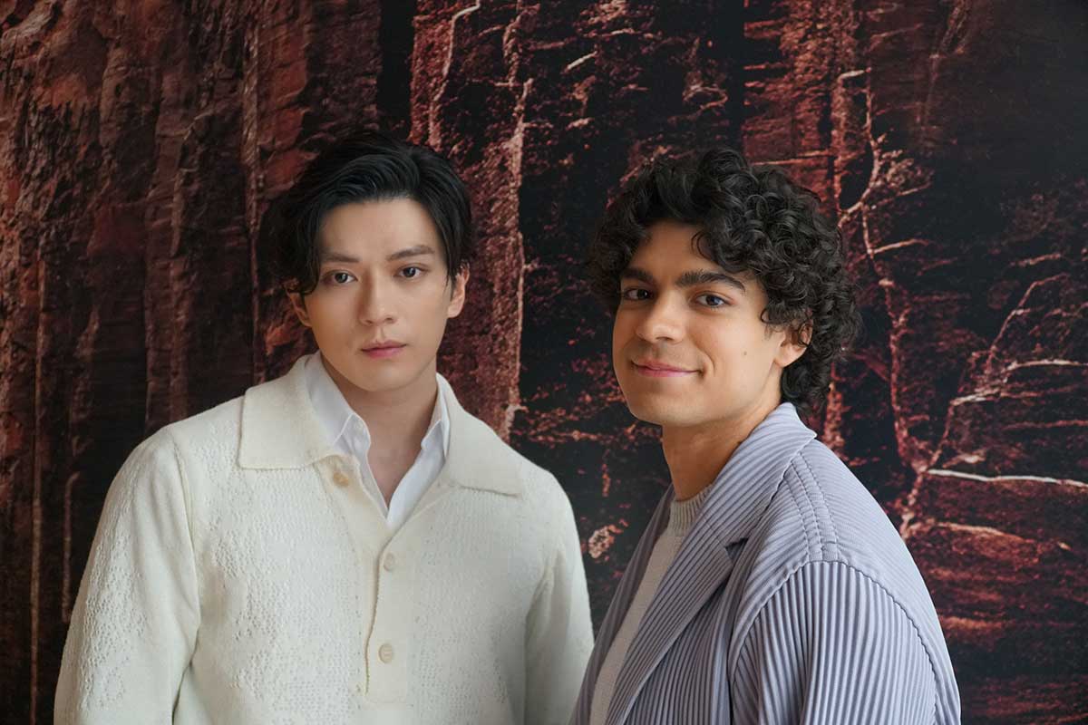 インタビューに応じた新田真剣佑（左）とイニャキ・ゴドイ【写真：ENCOUNT編集部】