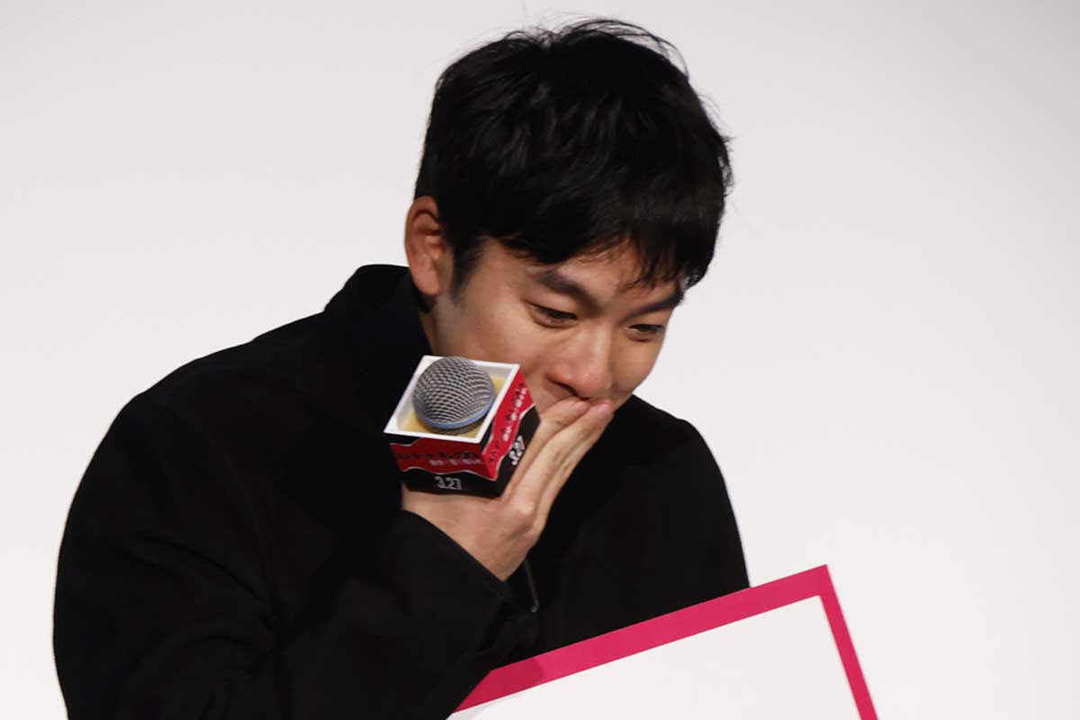 仲野太賀、舞台あいさつで号泣　中学からの友人・若葉竜也の主演作出演で感極まる「こんなはずじゃなかった」