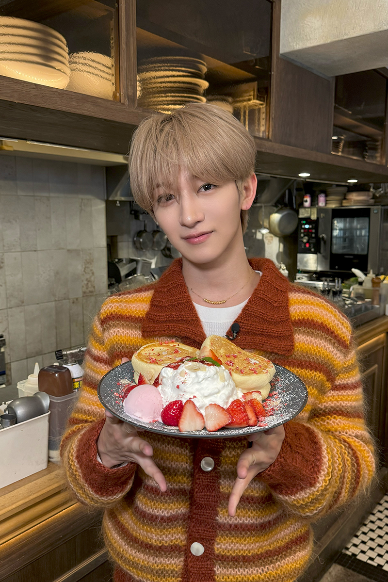 『ZIP!』新コーナーレポーターのMAZZEL・NAOYA【写真：(C)日本テレビ】