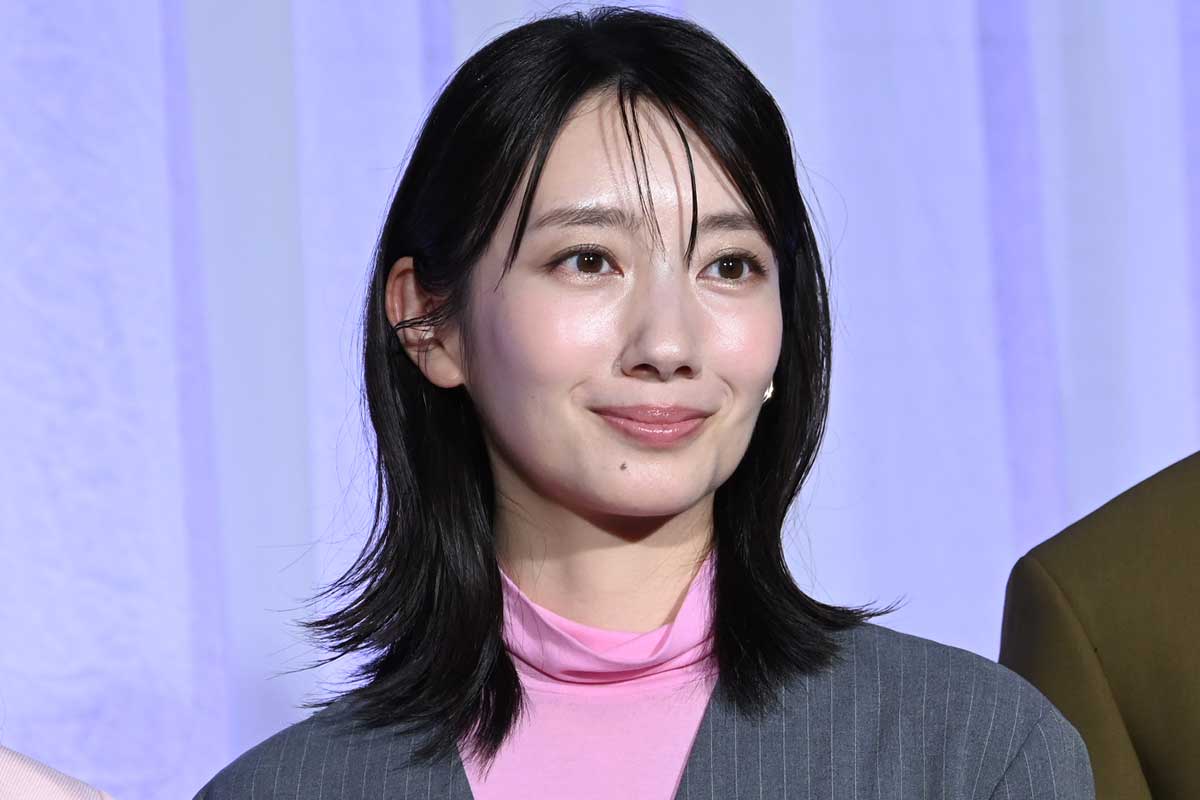 波瑠の“超人的なセリフ量”に麻生久美子が衝撃「初日からスラスラ」　完璧演技にスタッフ全員が感謝