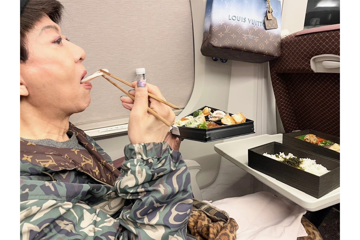 美川憲一の実際の投稿【写真：(C)美川憲一オフィシャルブログ「しぶとく生きる」Powered by Ameba】