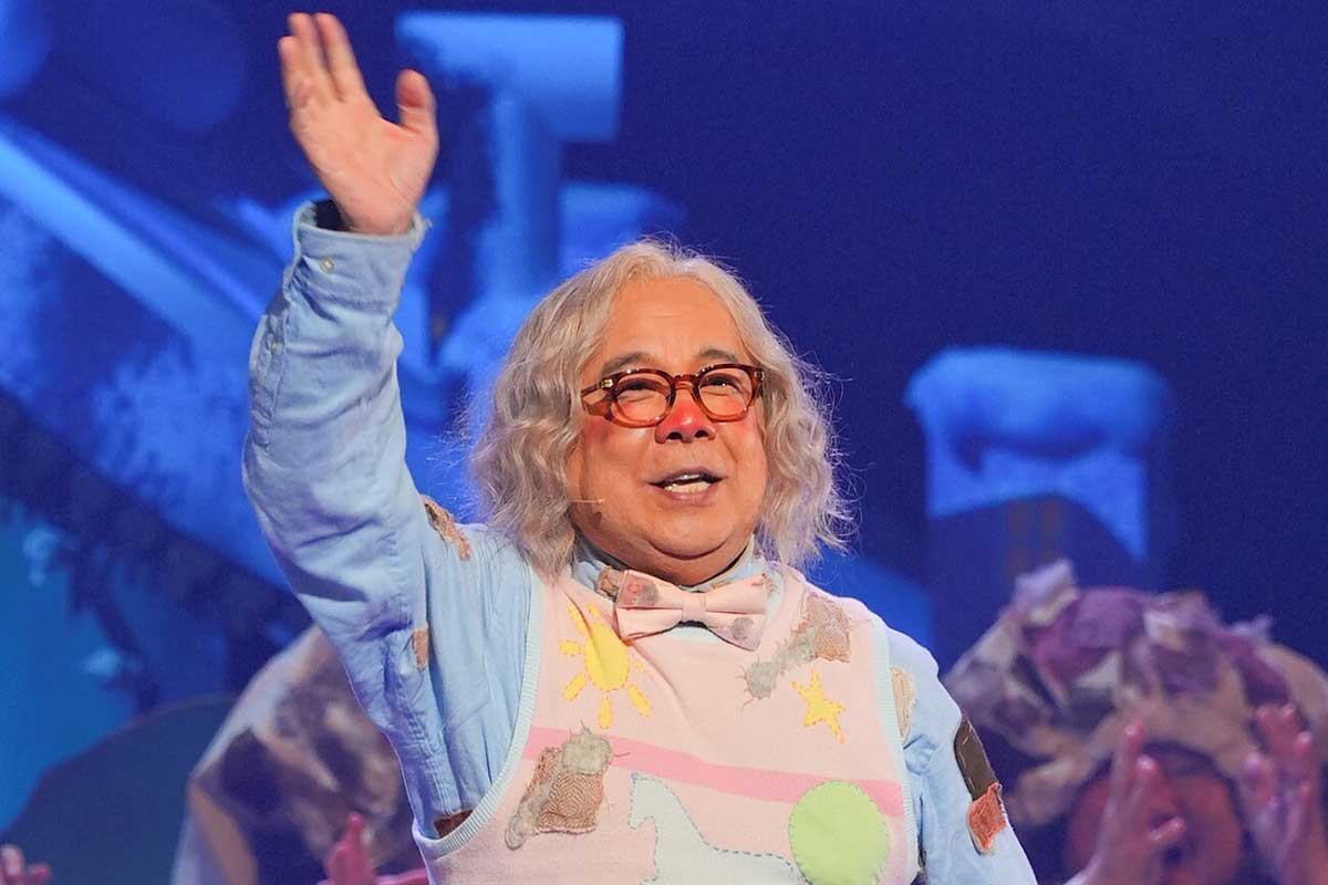 70歳・小堺一機、ケガで舞台休演「私の不注意で」　『チャーリーとチョコレート工場』代役は聖司朗