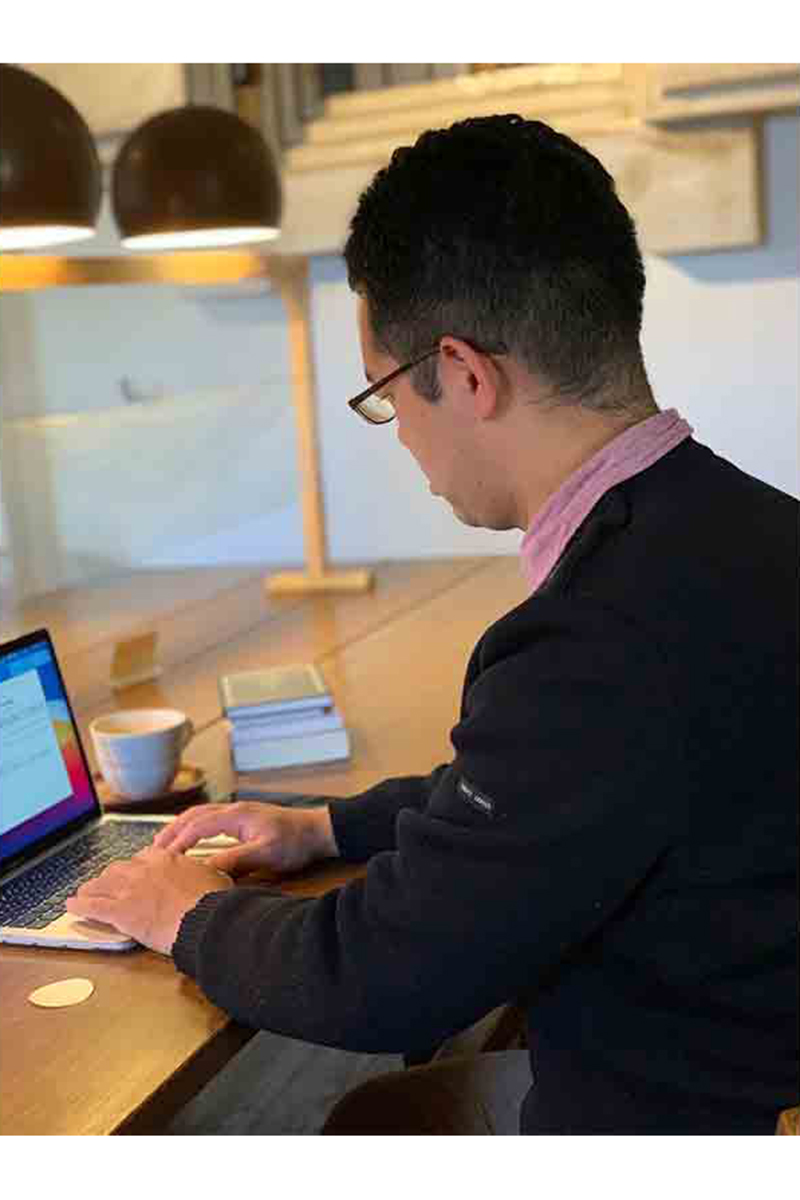 オンラインで相談を受ける石川有生さん【写真：本人提供】