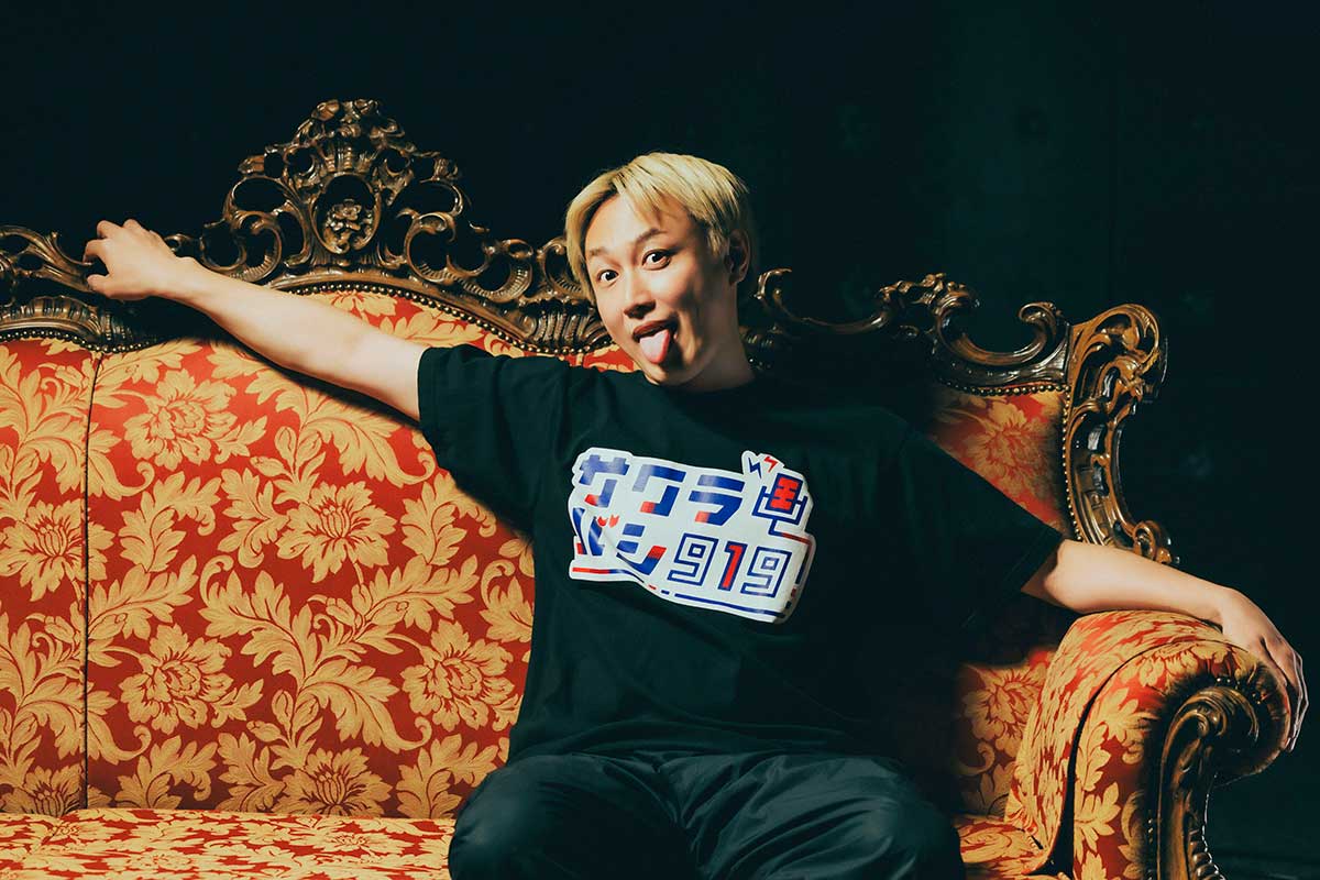 お見送り芸人しんいちは「ハッタリ」で戦ってきた【写真：冨田味我】