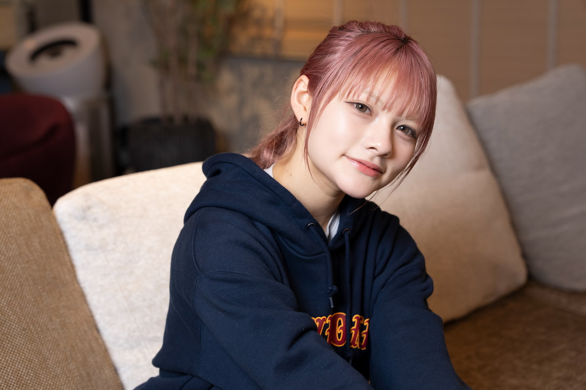 妹でベースを担当する村重エリカ【写真:増田美咲】