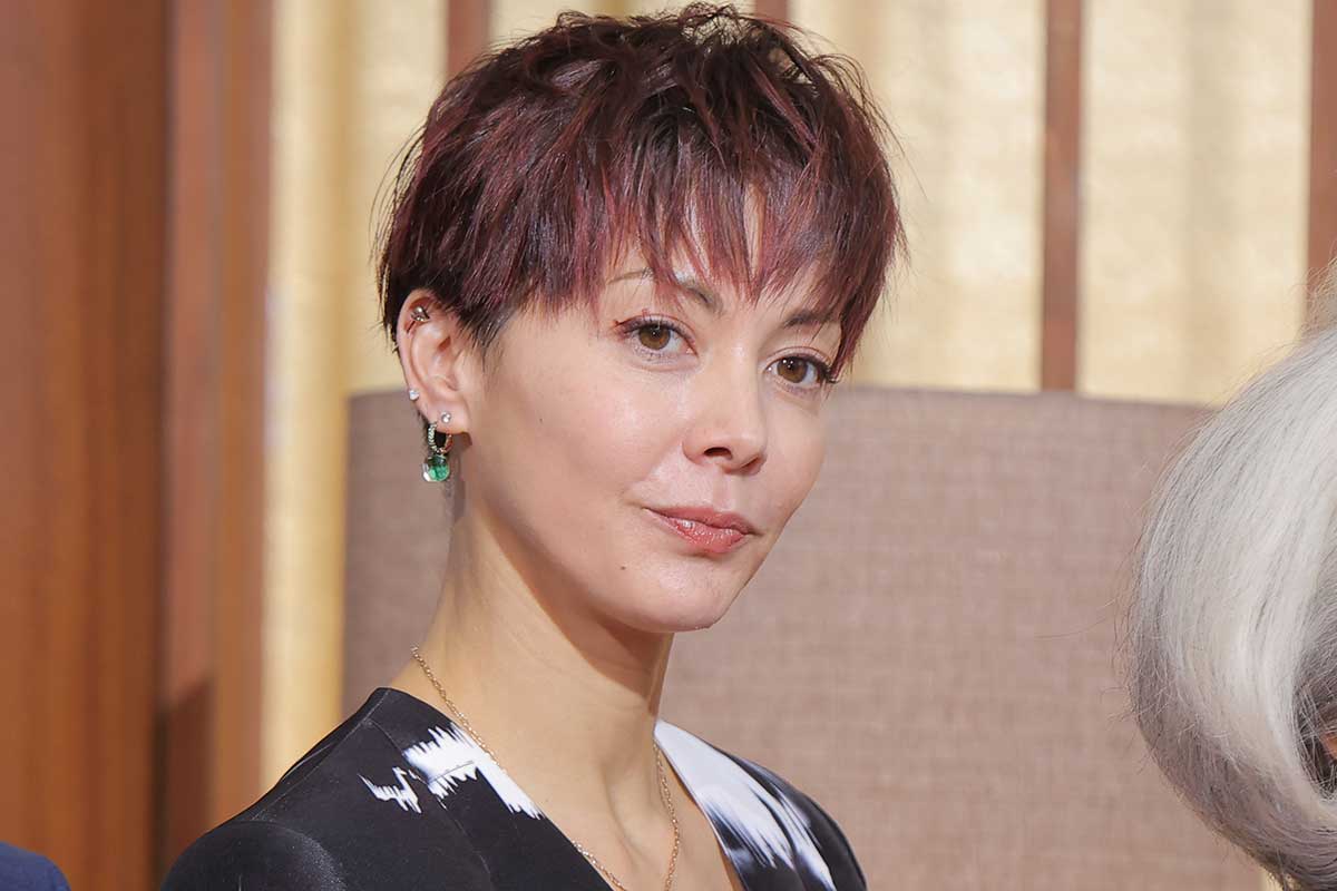 「筋肉すごっ」　42歳・土屋アンナの背中にファン衝撃「たくましい」「背筋かっこよー」