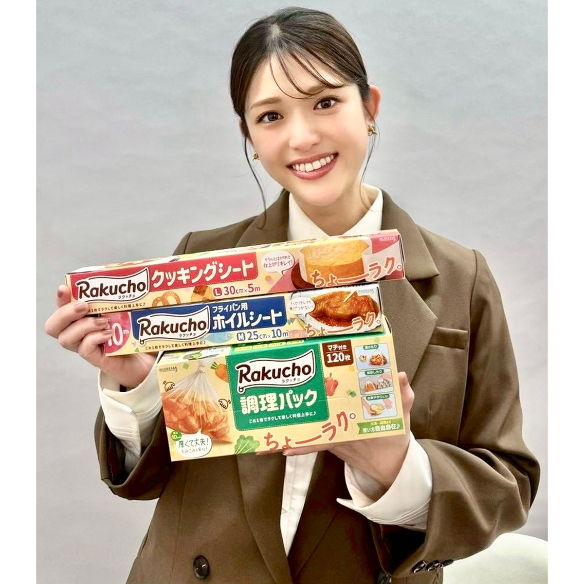 ママ初CMでクレハ社員を演じている松村沙友理