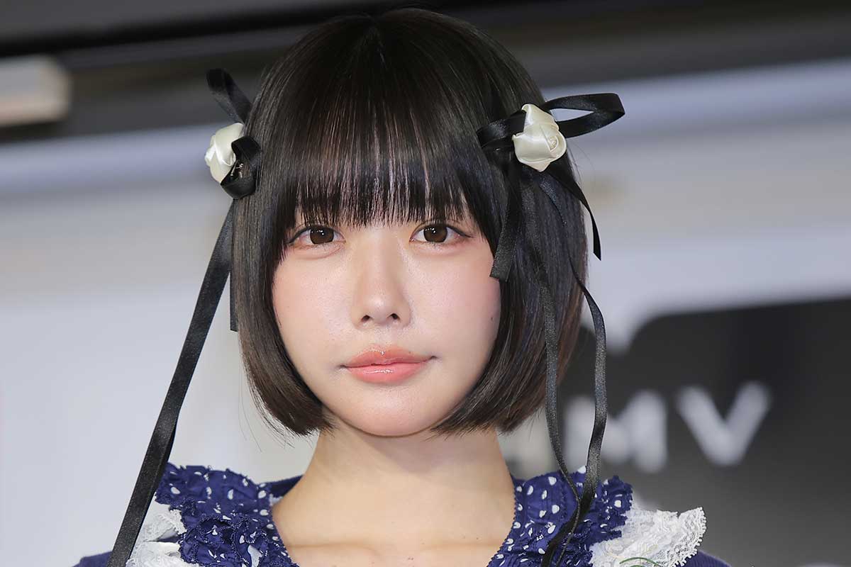 「誰？」「ビジュ強すぎんか!?」あのちゃん、超ミニ姿に反響拡大「美脚ですね」