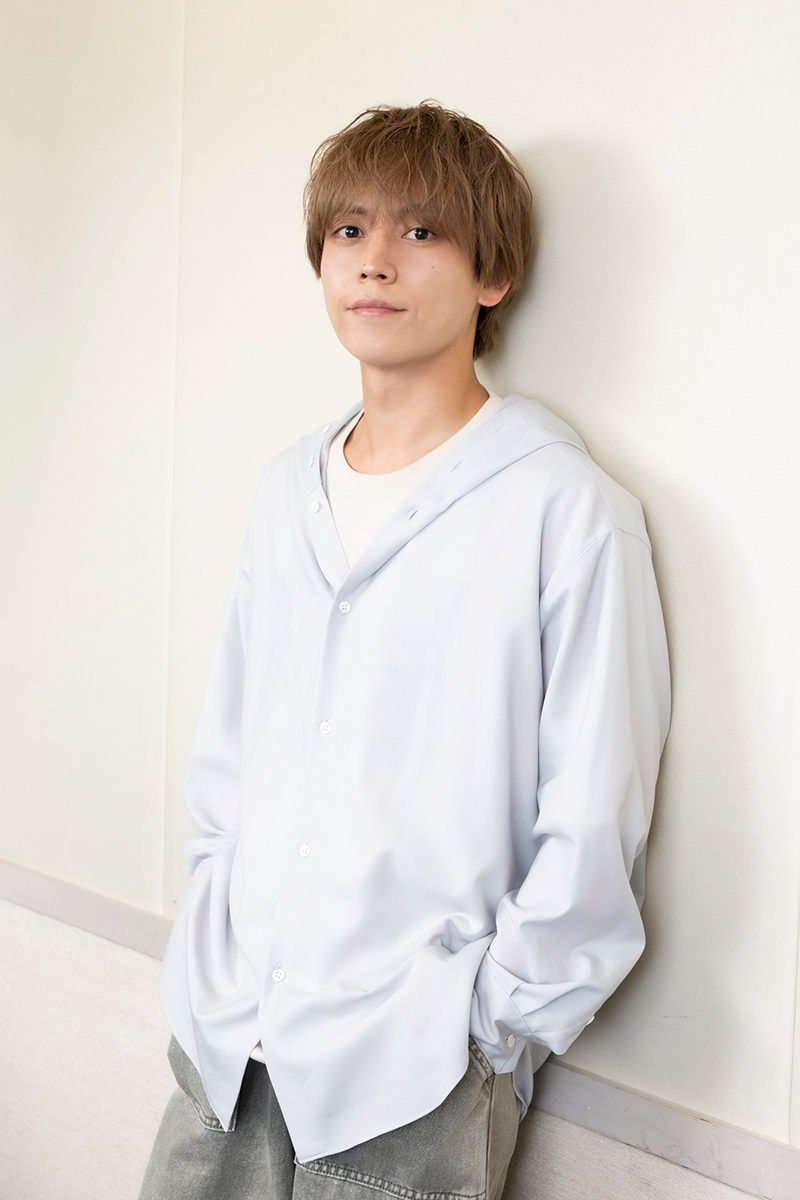 『ここチル。』でリスナーへ自身の経験を伝えているDa-iCEの岩岡徹【写真：舛元清香】