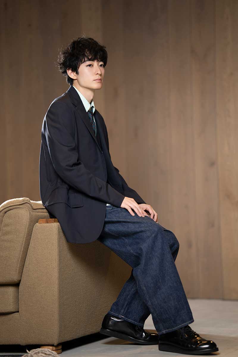 『ばかばけ』の役柄とは一転、撮影ではミステリアスな雰囲気を漂わせた濱正悟【写真：増田美咲】