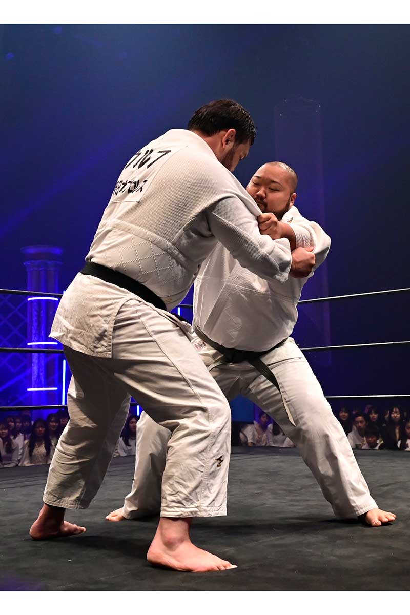 ウルフアロン（左）に挑んだ藤本竜希【写真：(C)AbemaTV,Inc.】