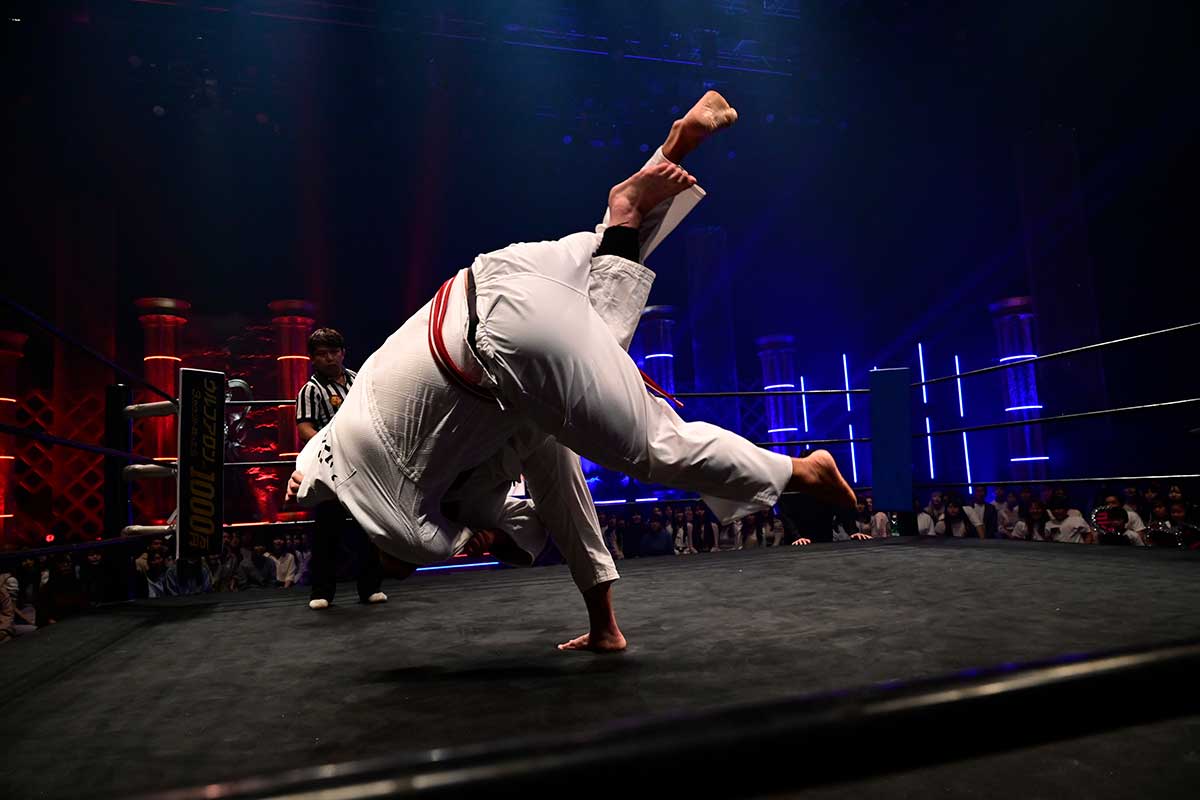 ノッコン寺田、ウルフアロンにまさかの秒殺負け　内股で150kgの体が宙に舞う「最強すぎる」「タックル行けよ」