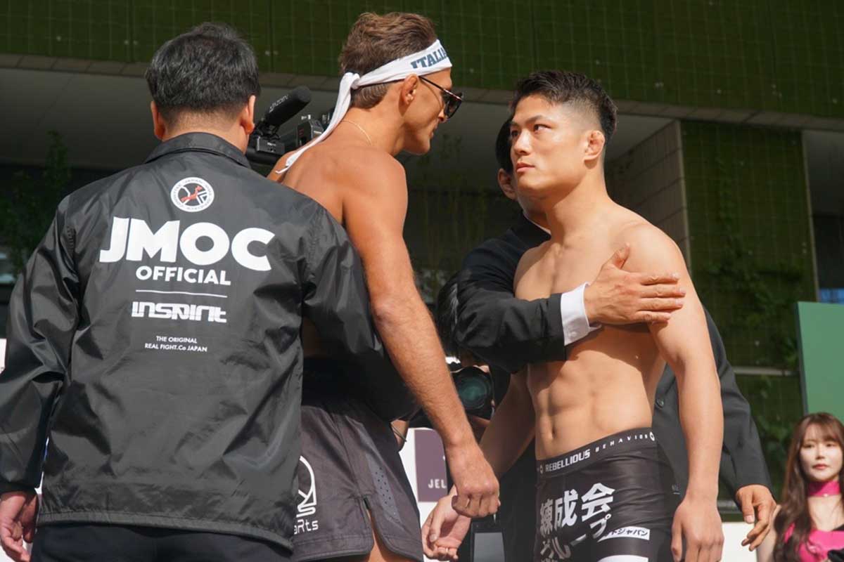 サバテロと激しく睨み合った後藤丈治（右）【写真：ENCOUNT編集部】