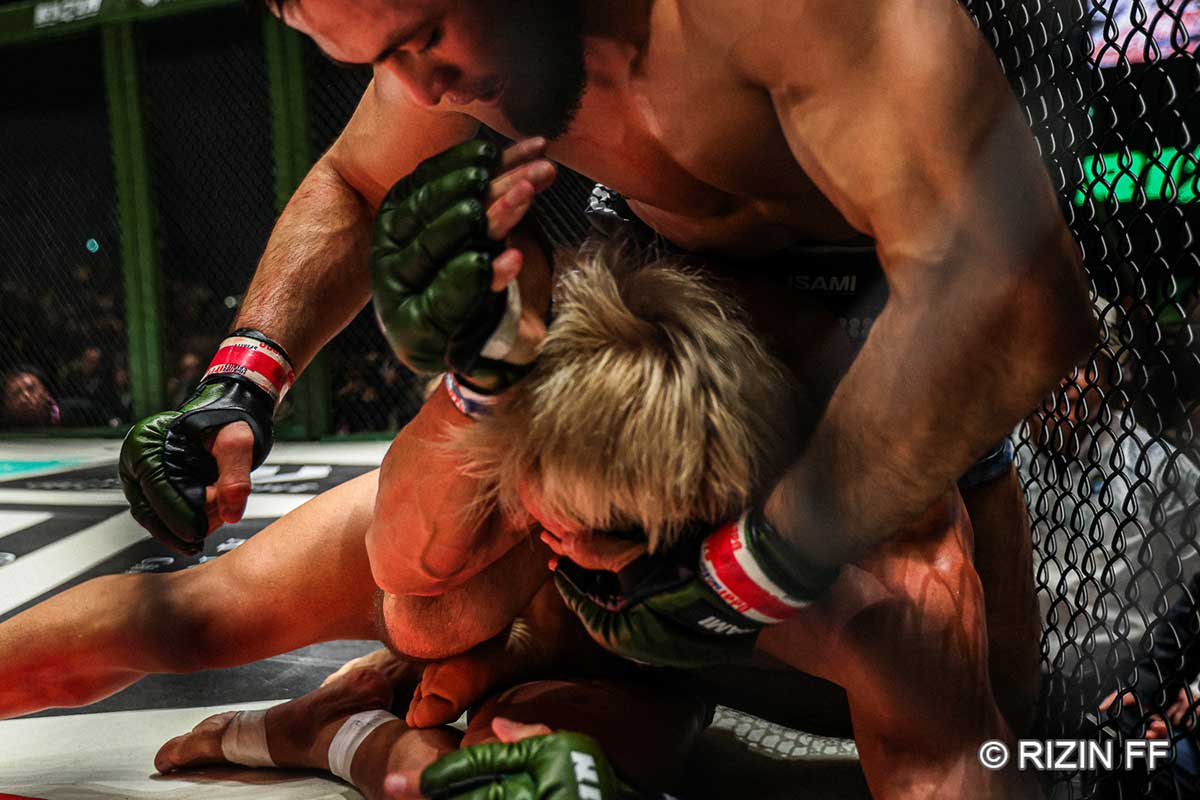 【RIZIN】久保優太、フルボッコの1RTKO負け…シェイドゥラエフにリベンジならず呆然　絶対王者はノーダメ余裕の表情