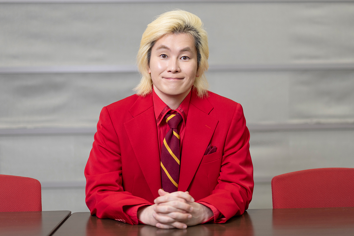 インタビューに応じたメイプル超合金のカズレーザー【写真：増田美咲】