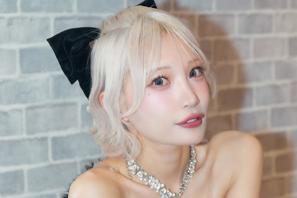 「ちょーくびれてる」「めっちゃ良い腹筋」MyDearDarlin’の東條ゆりあ、超ミニ丈での飲酒報告にファン熱視線「一緒に飲みたかね」
