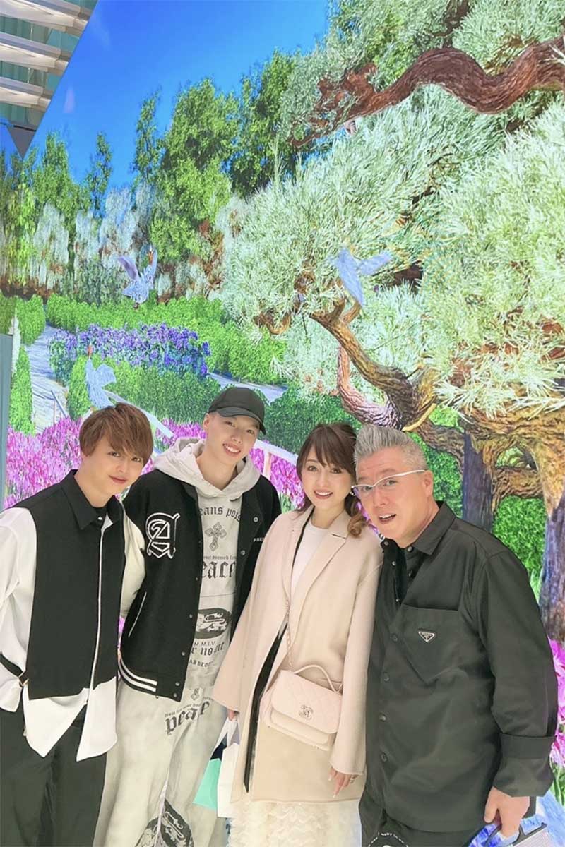 渡辺美奈代の家族集合ショット【写真：(C)渡辺美奈代オフィシャルブログ「Minayo Land」Powered by Ameba】