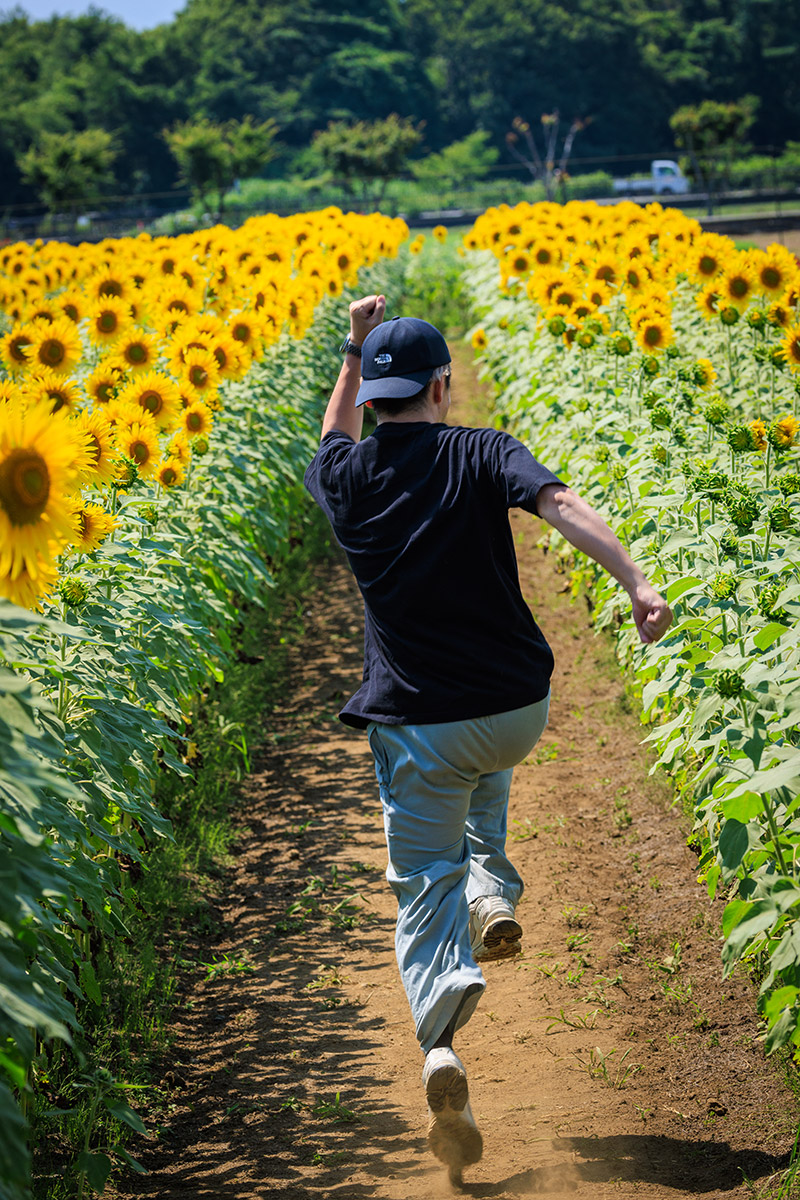 今は自身が2人の息子を育てる親の立場になった