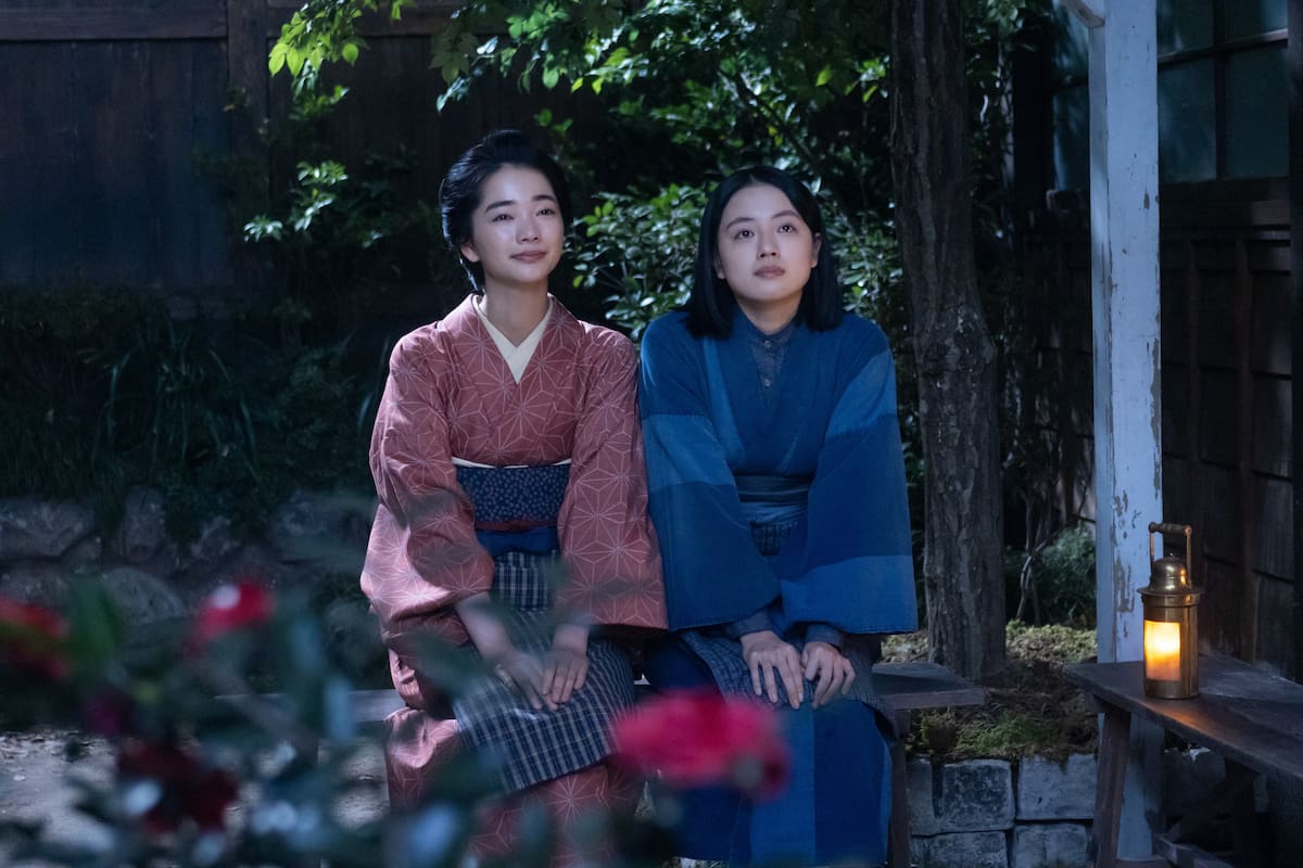 りん（左＝見上愛）と直美（上坂樹里）【写真：(C)NHK】