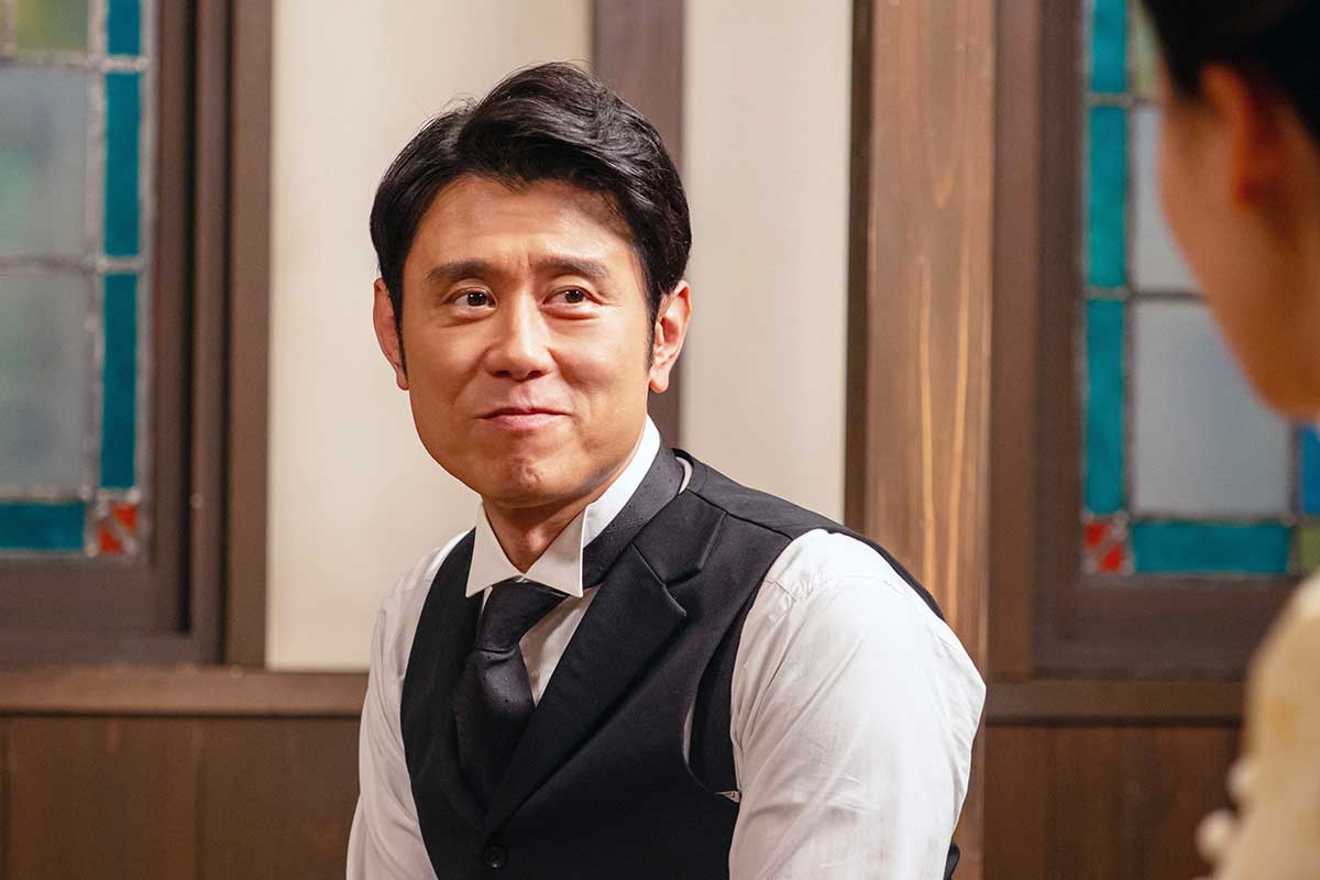 吉江善作を演じる原田泰造【写真：(C)NHK】