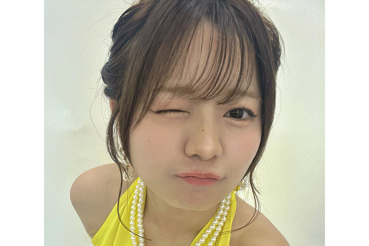 加藤綾乃、肩出しドレス姿が「美少女」　早朝にネット驚き「目が覚める」「近い近い」