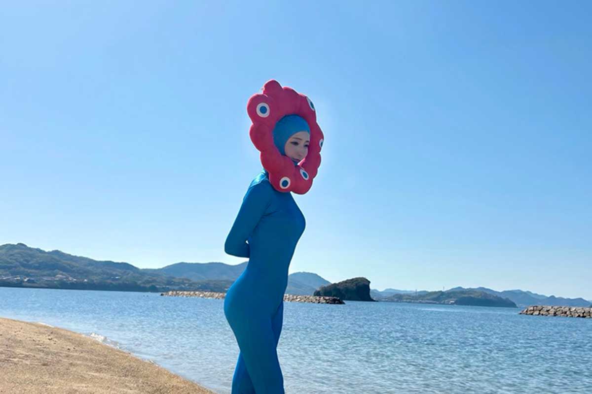 「こんなスタイル良く美人化するとは」海辺のミャクミャクにネット衝撃　正体の宮脇舞依にツッコミ「違いすぎる」