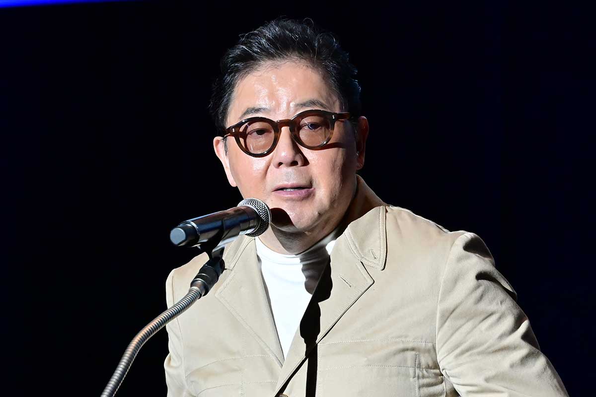 記者発表会に出席した秋元康【写真：ENCOUNT編集部】