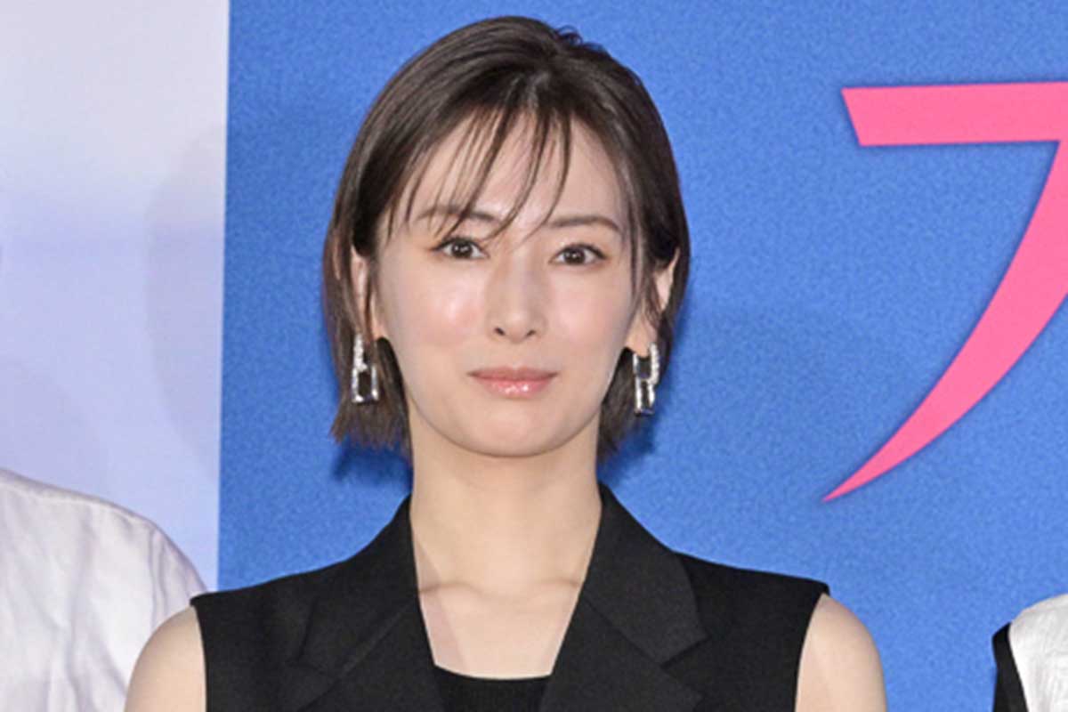 北川景子、ぴたぴた黒ドレスで“抜群スタイル”　ファン二度見「ウエストどうなってるの!?」「美が溢れすぎ」