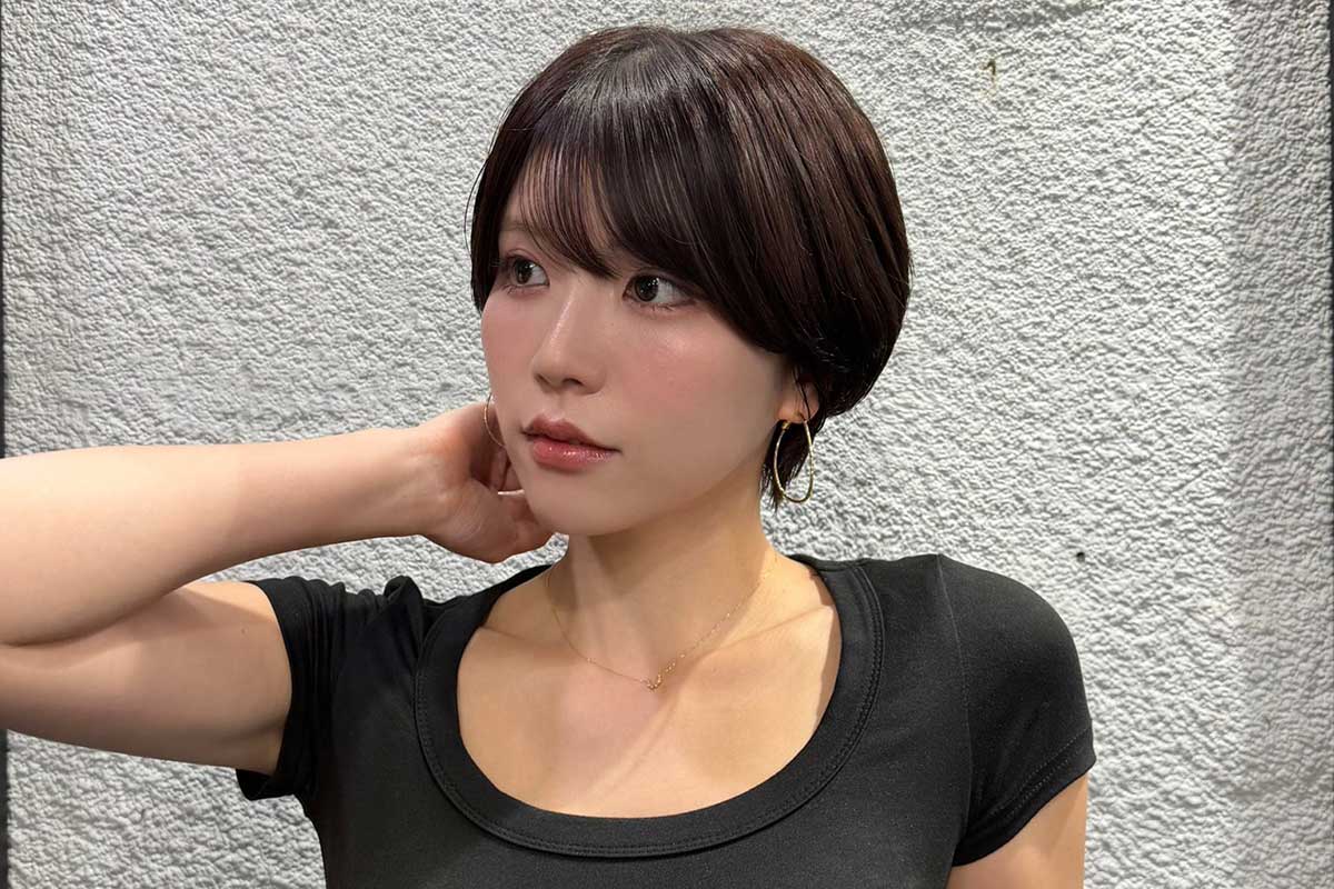 「ショートは色気でます」ぴたぴたTシャツでボディーラインくっきり　アピールに「ドキッとする」「反則級」