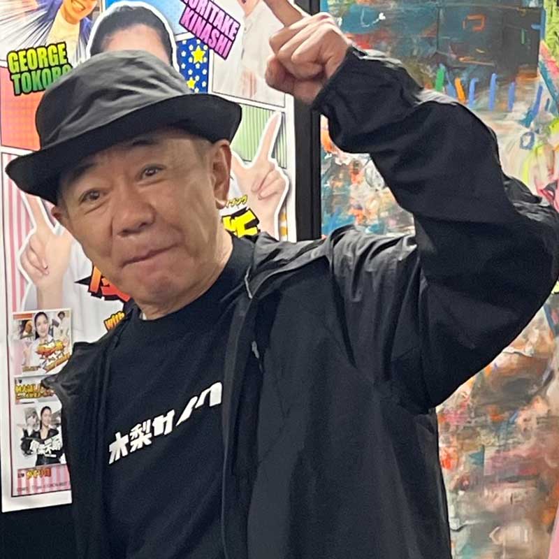 囲み取材に応じたとんねるずの木梨憲武【写真：ENCOUNT編集部】