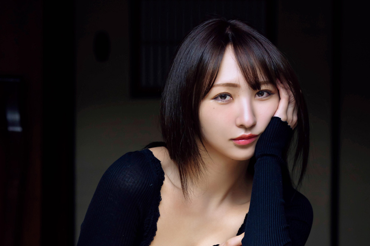 『週刊FLASH』に登場した安藤笑【写真：(C)光文社/週刊FLASH 写真◎矢西誠二】