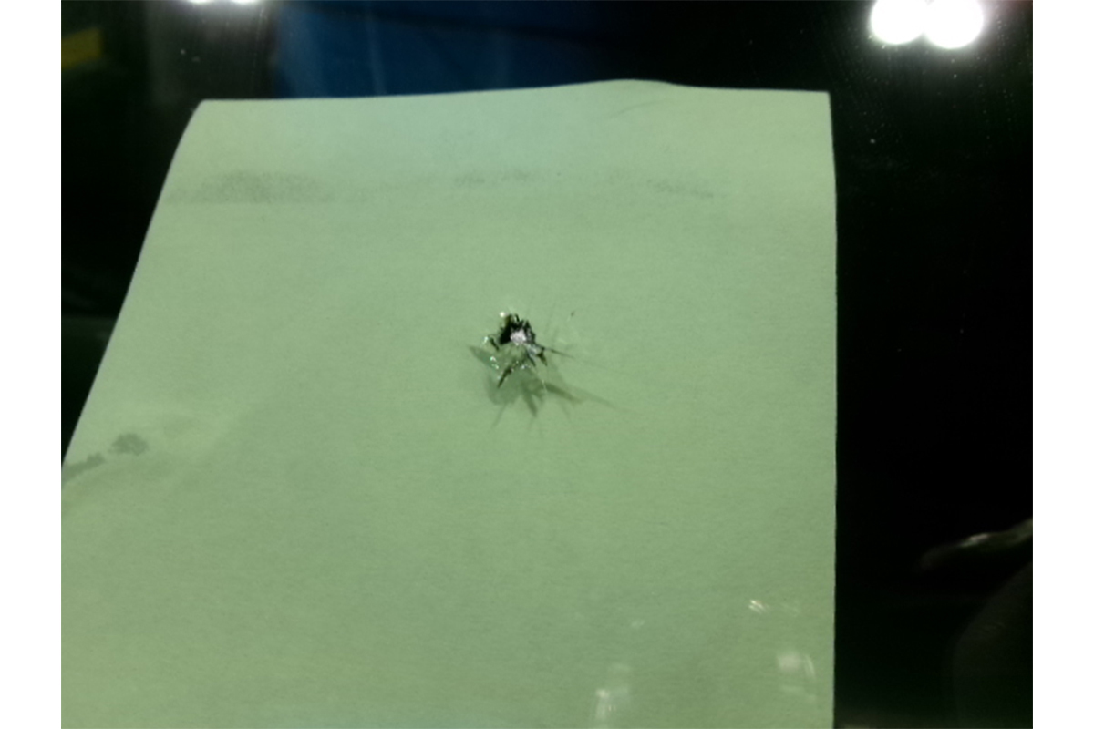 飛び石被害の修理はひと苦労【写真：ホンダカーズ市川提供】