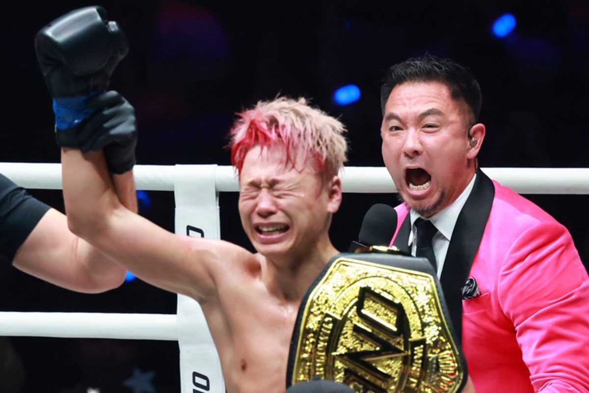 勝利を収めた武尊【写真：山口比佐夫】