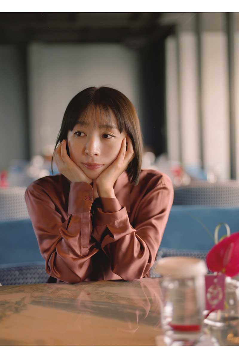 酒井若菜が写真集を発売する【写真：(C)佐内正史／講談社】