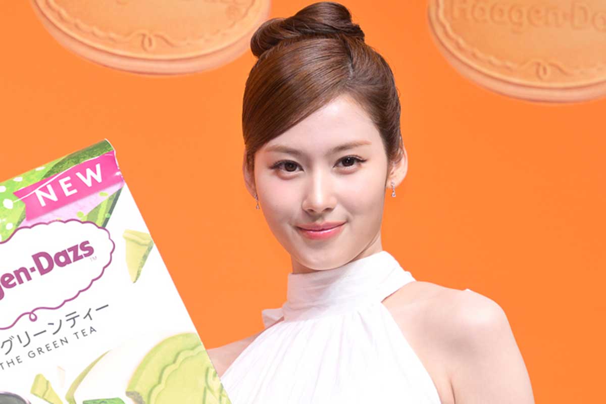 TWICE・SANA、純白ミニ丈ワンピで魅了　“妖精が舞い降りた”の声に照れ