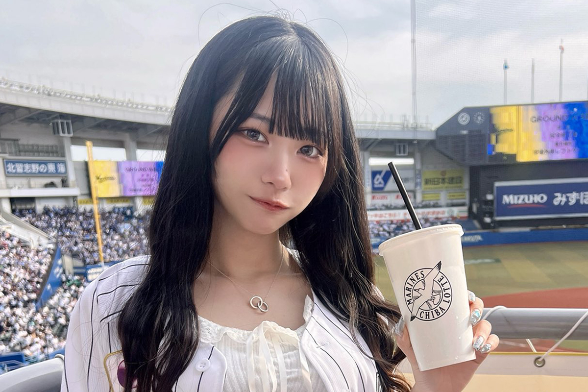 中野愛音、ぴったり超ミニスカ観戦コーデ　まさかの“推し選手”にネット仰天「渋い！」「マジで？」