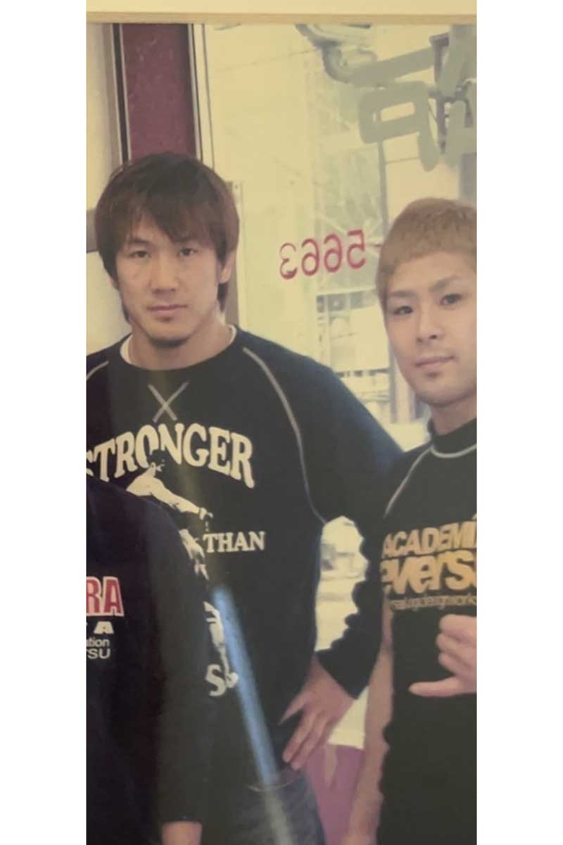 松戸市根本の小さなジムから始まった――当時の鶴屋浩氏（左）と松根良太氏